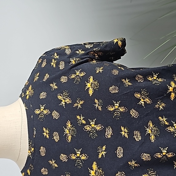 Alice + Olivia Rylyn Embellished T-Shirt - Picture 3 of 10